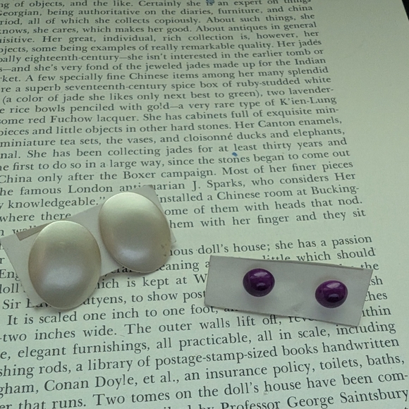 Elegant Purple Stud Earrings And Silver Earrings - Picture 3 of 8